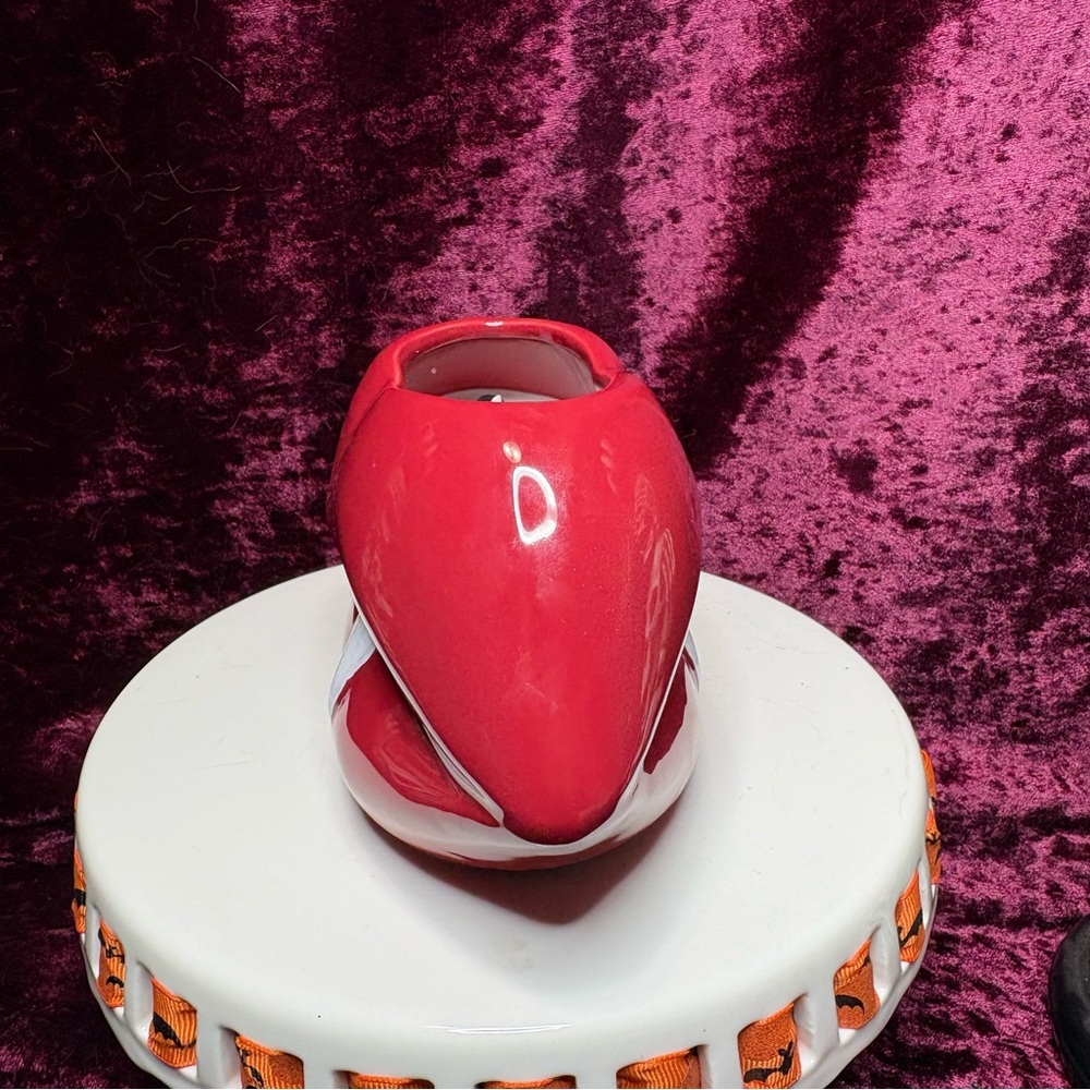 DW Home Goodies HTF Halloween Vampire Red Lips 'Forbidden Kiss' 2 Wick Candle - Picture 3 of 9